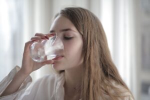 水を飲むイメージ